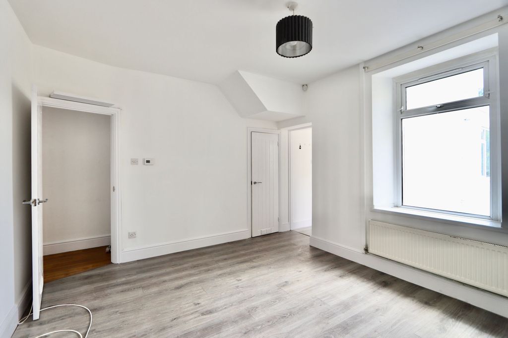 Property photo 2 of 31