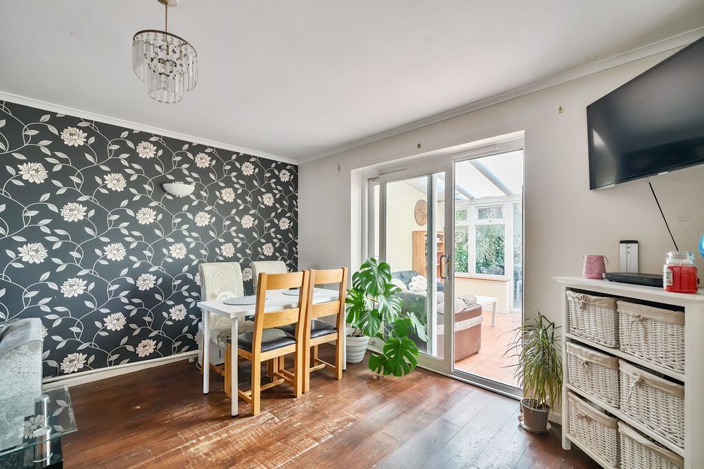 Property photo 3 of 20