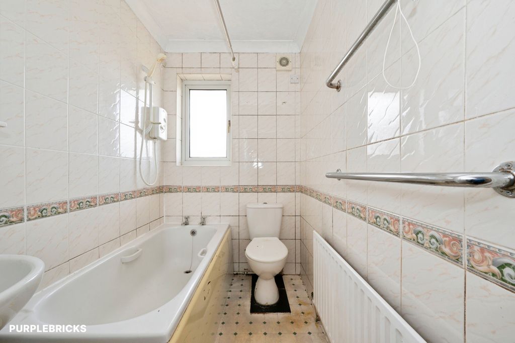 Property photo 3 of 23