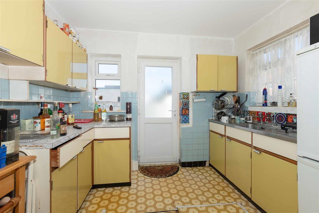 Property photo 3 of 15 Brighton Rd_16.Jpg