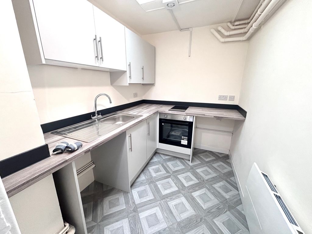 Property photo 2 of 5 Kitchen