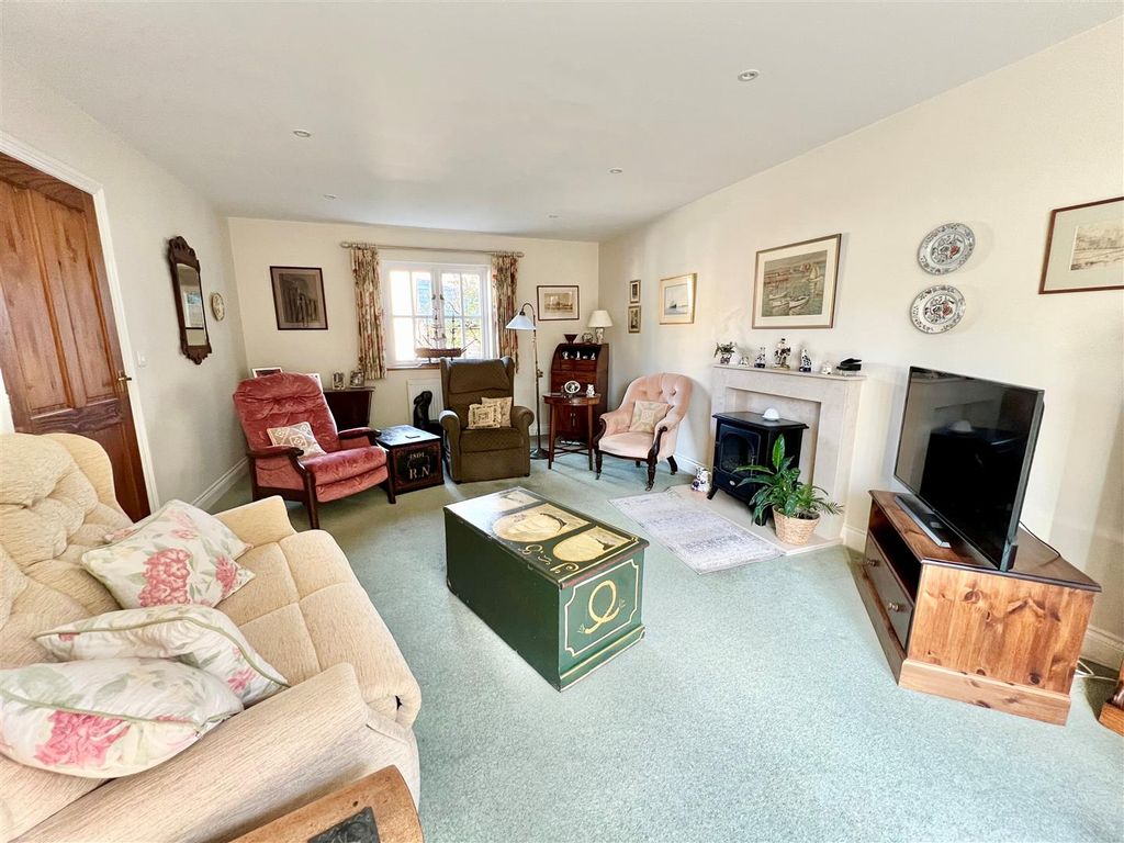 Property photo 3 of 28