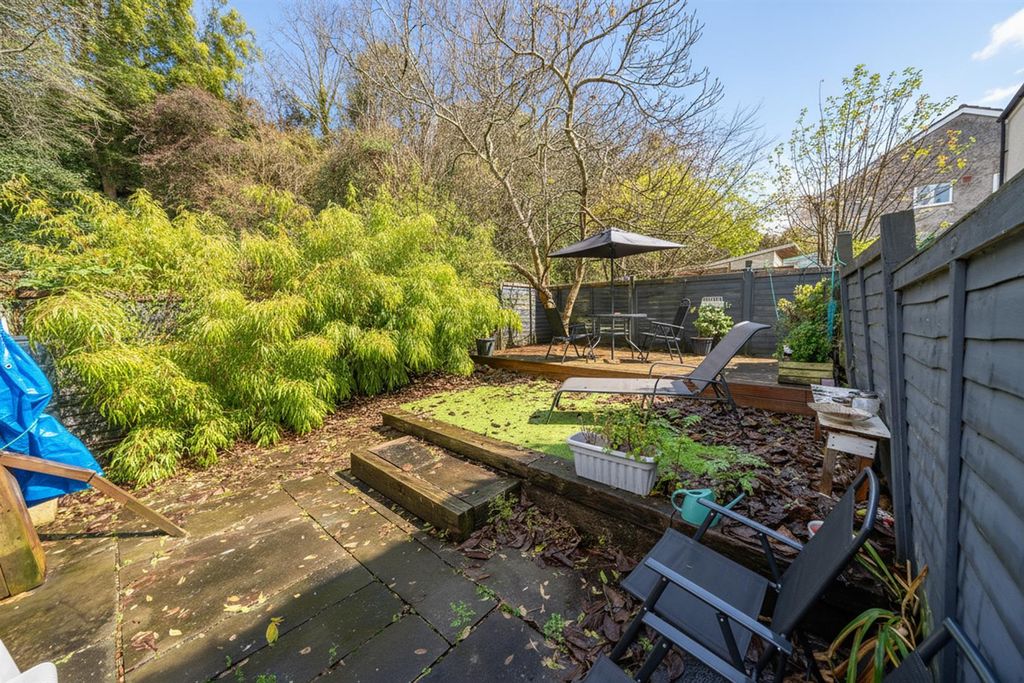 Property photo 2 of 11 Garden.Jpg