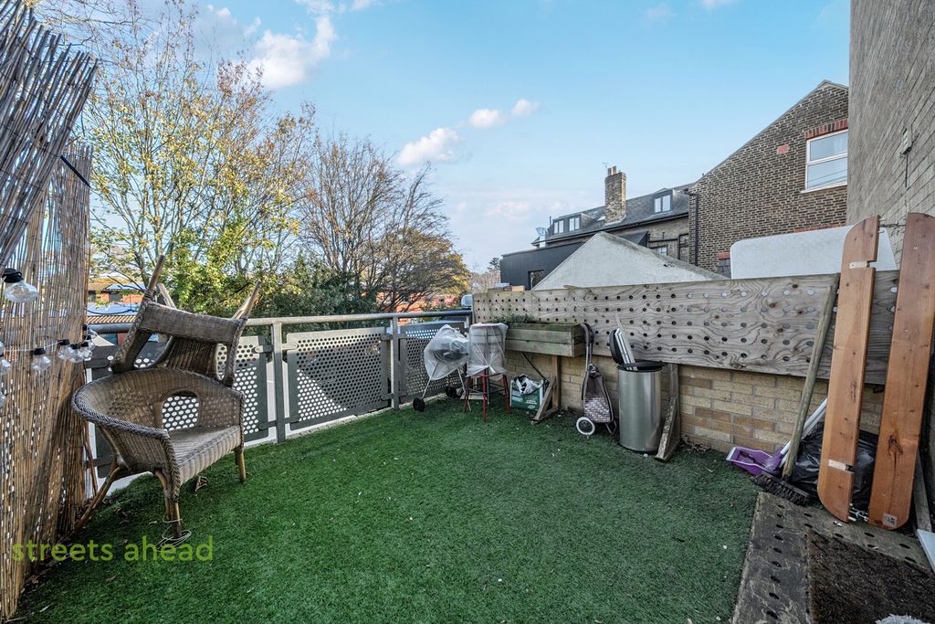 Property photo 3 of 18 Aefdf0c5-3766-43c...