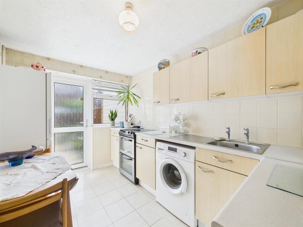 Property photo 3 of 13 Kitchen