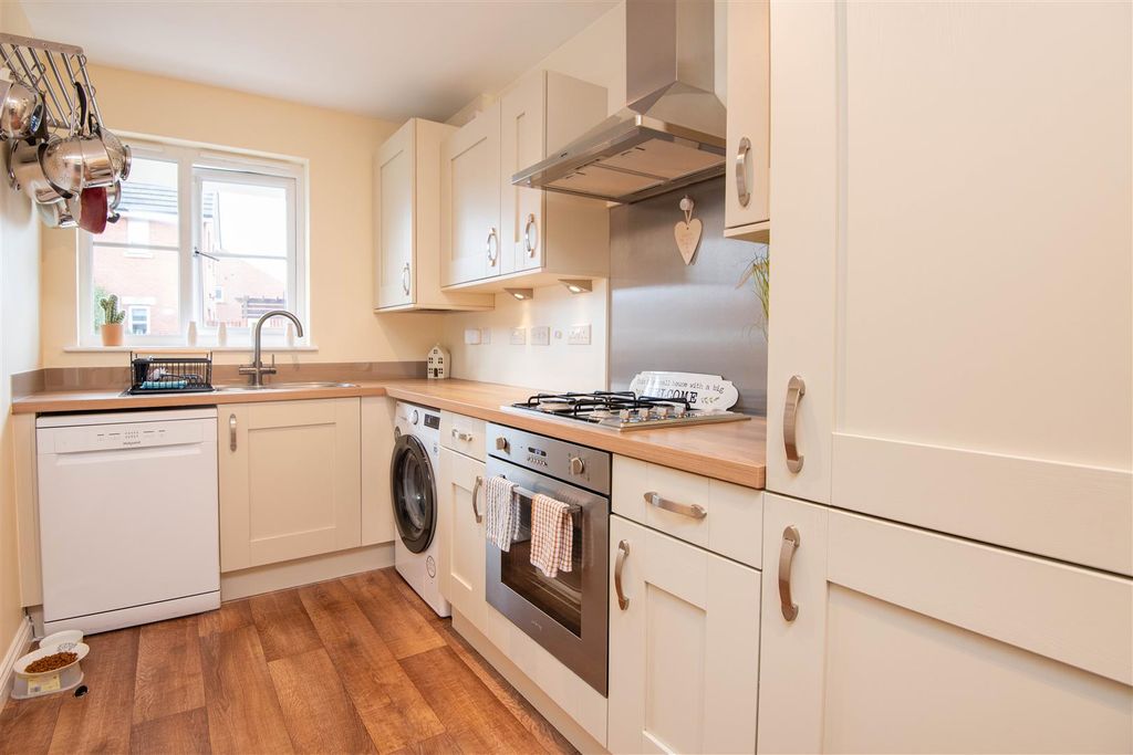 Property photo 3 of 14 Kitchen