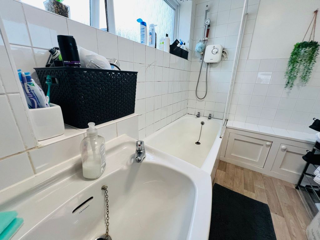 Property photo 2 of 6 Bathroom