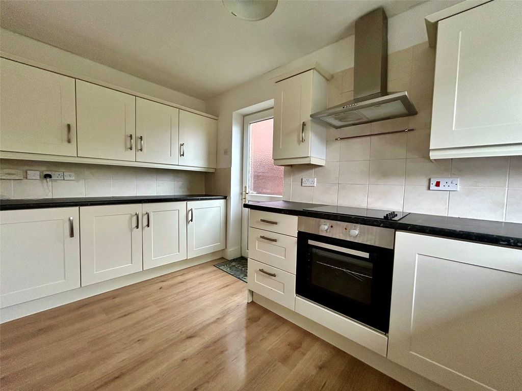 Property photo 3 of 16 Kitchen