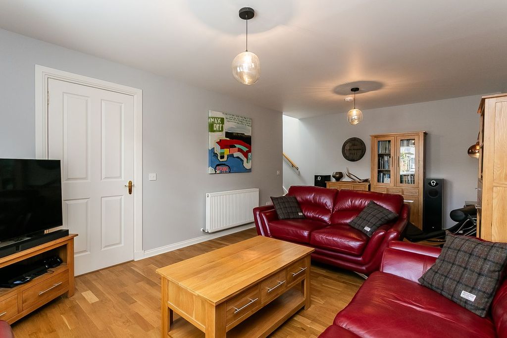 Property photo 3 of 35