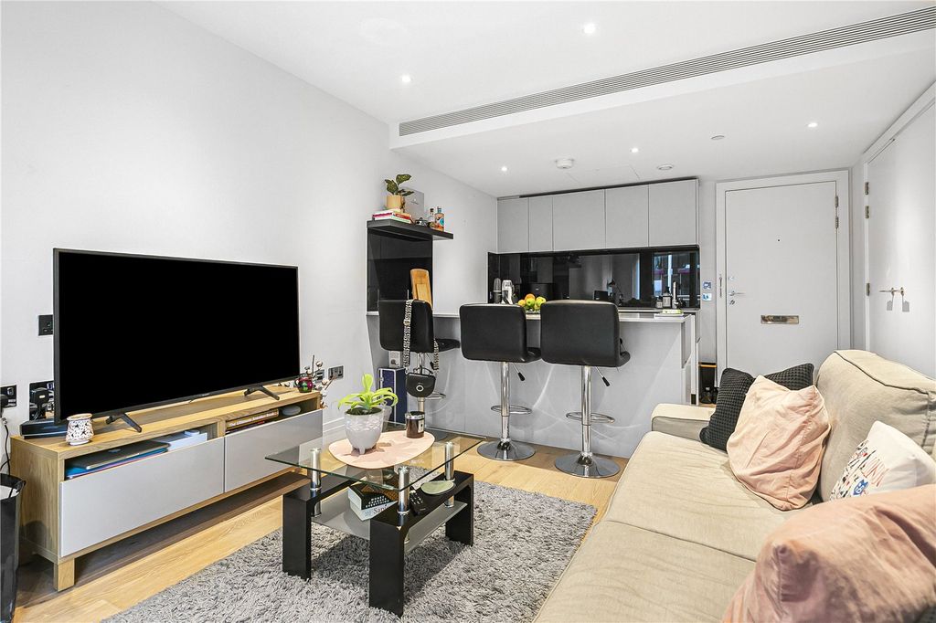 Property photo 1 of 19 Reception