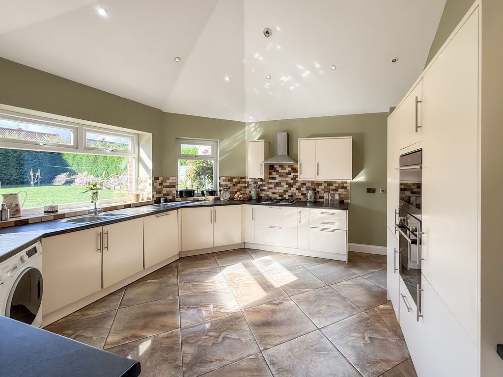 Property photo 3 of 16 Kitchen