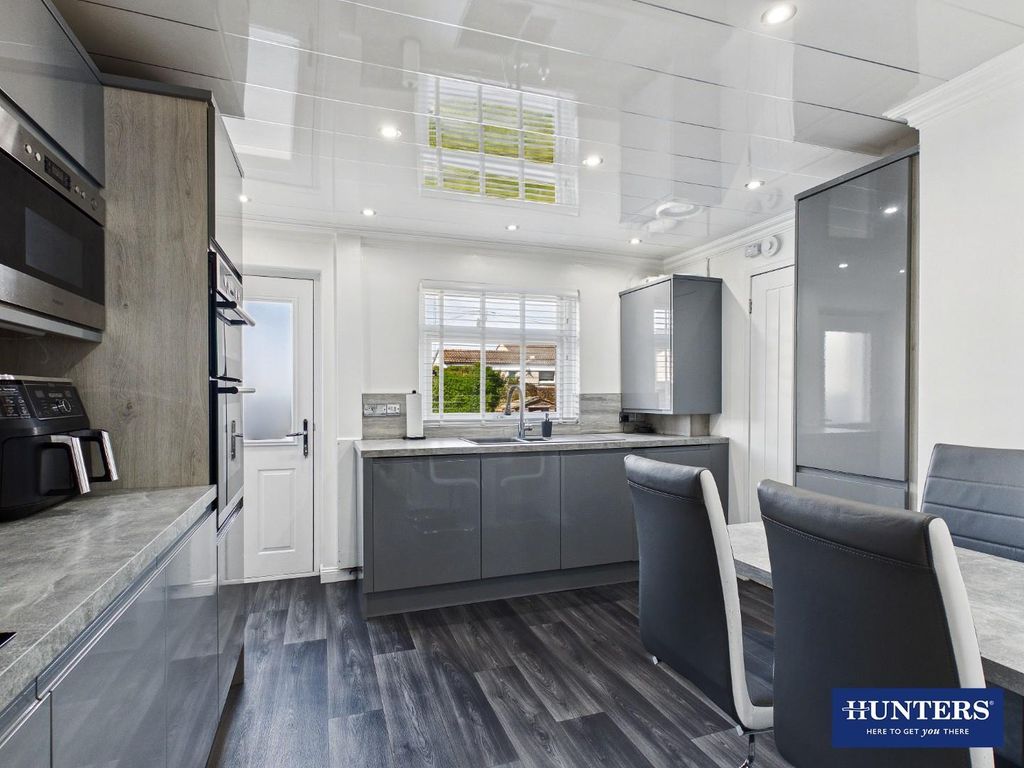 Property photo 2 of 18 Dining Kitchen