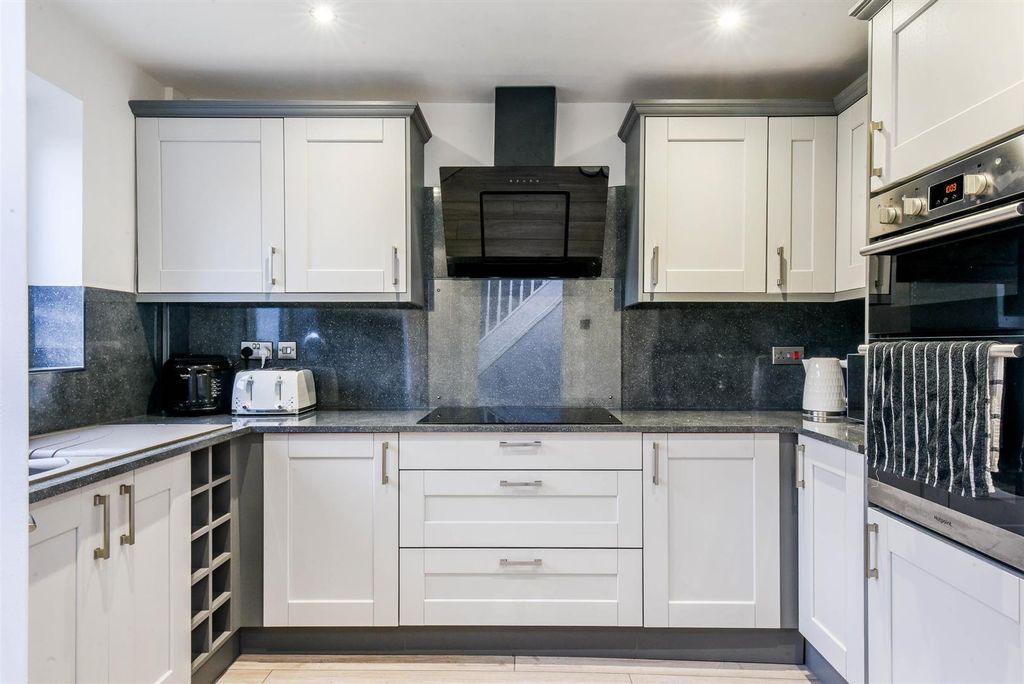 Property photo 3 of 21 Kitchen