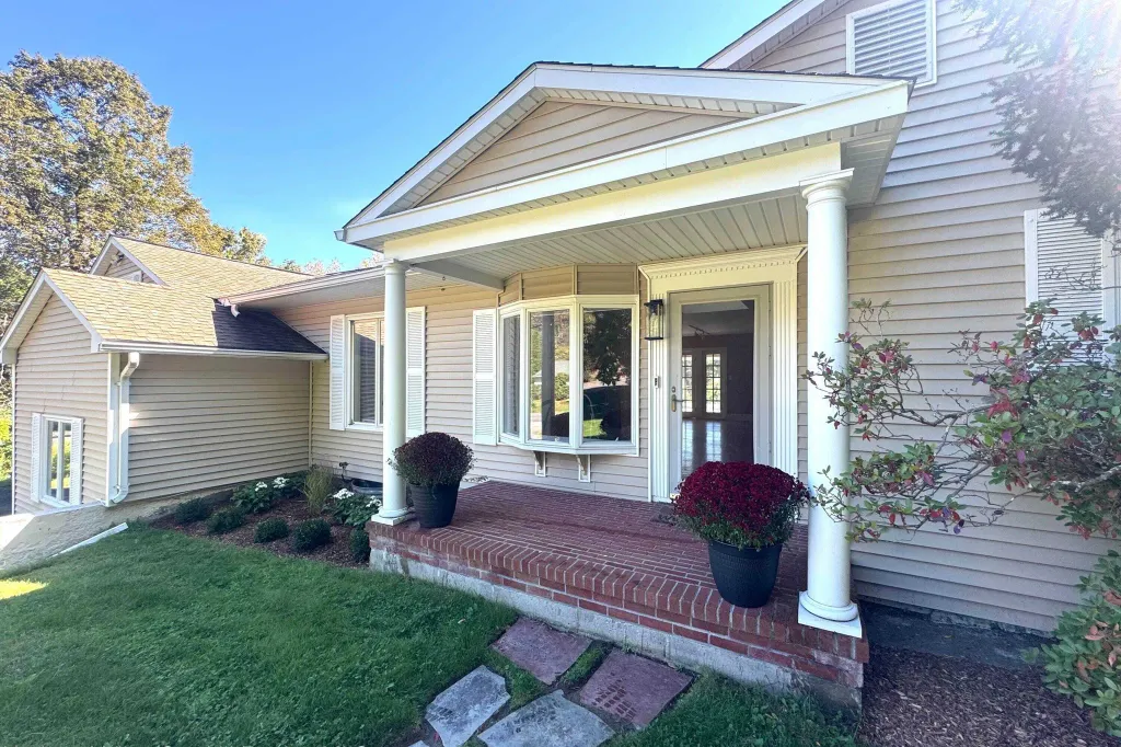 Property photo 1 of 31