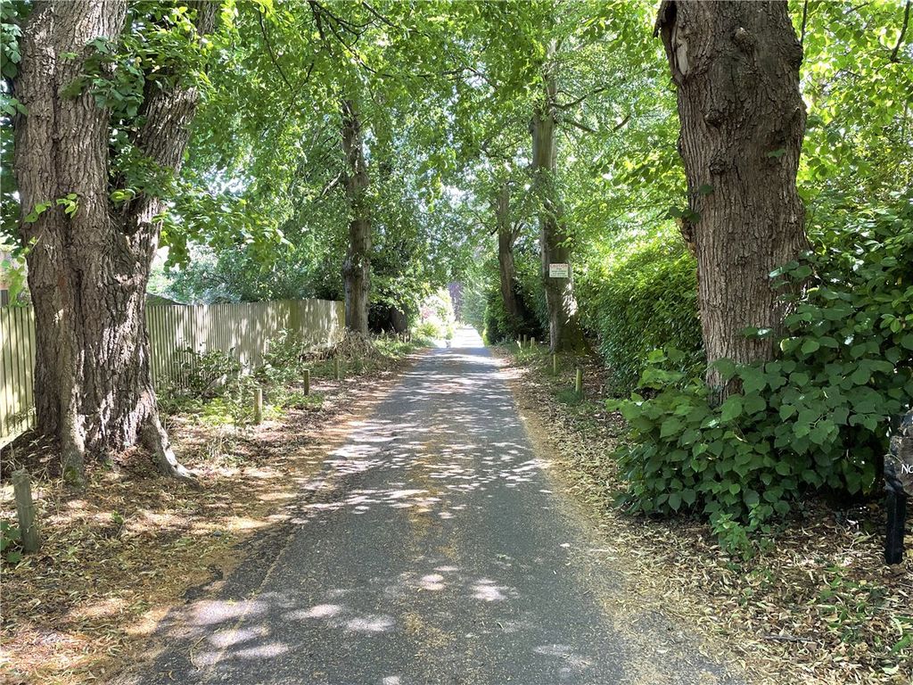 Property photo 2 of 5 Picture No. 11