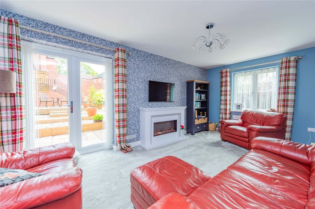 Property photo 2 of 43 Picture No. 12