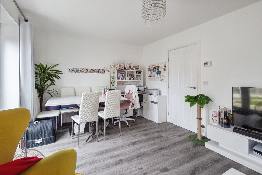 Property photo 3 of 10 Pbox-Img.Jpg