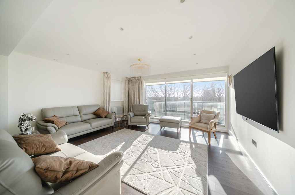 Property photo 3 of 10 Davidson Frost-Wellings, Dfw, Oak Lodge, Reception