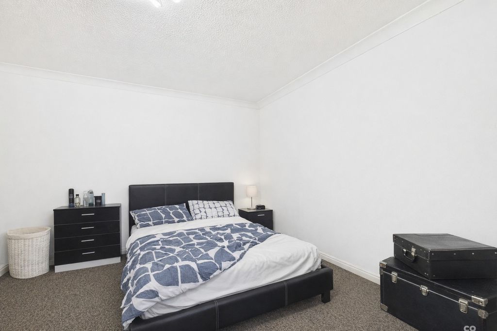 Property photo 3 of 6 Photo 1