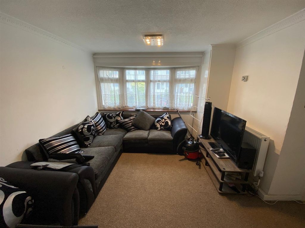Property photo 2 of 10 Lounge.Jpg