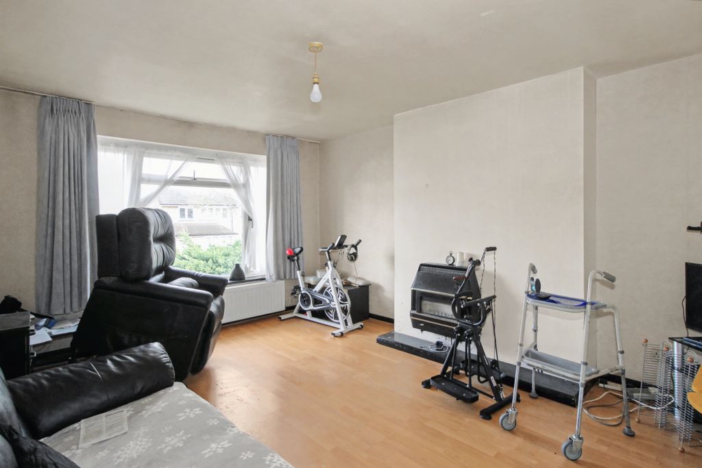 Property photo 2 of 8