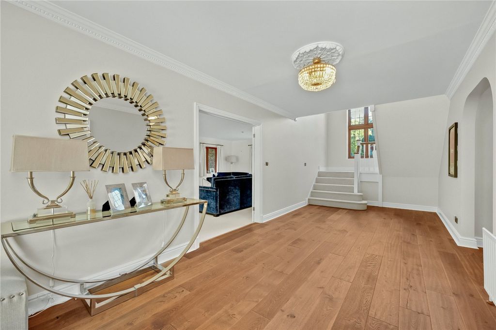 Property photo 2 of 18 Entrance