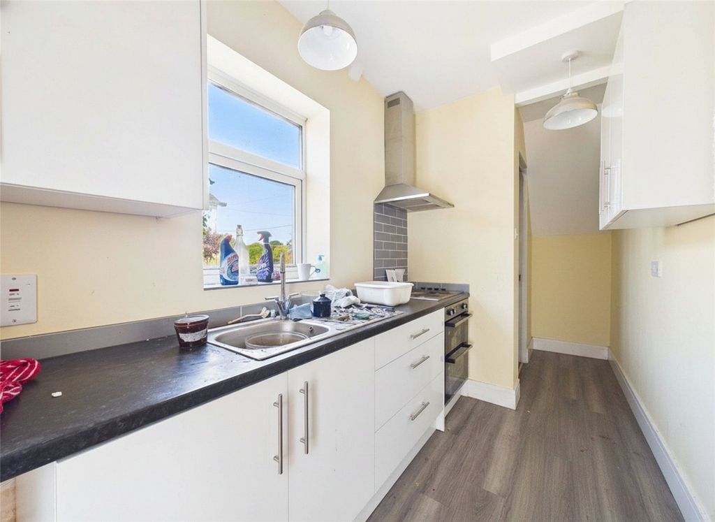 Property photo 2 of 11 Kitchen