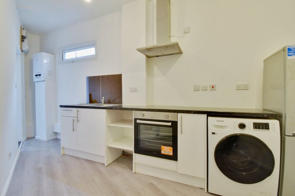 Property photo 1 of 5 Picture No. 05