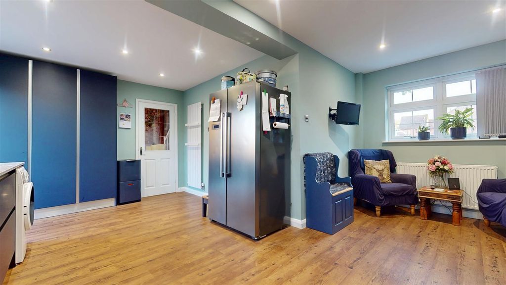 Property photo 2 of 16 11052025_195154.Jpg