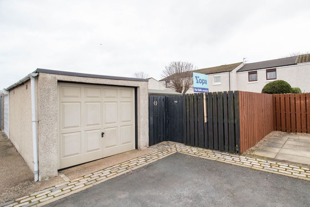 Property photo 2 of 28 Garage