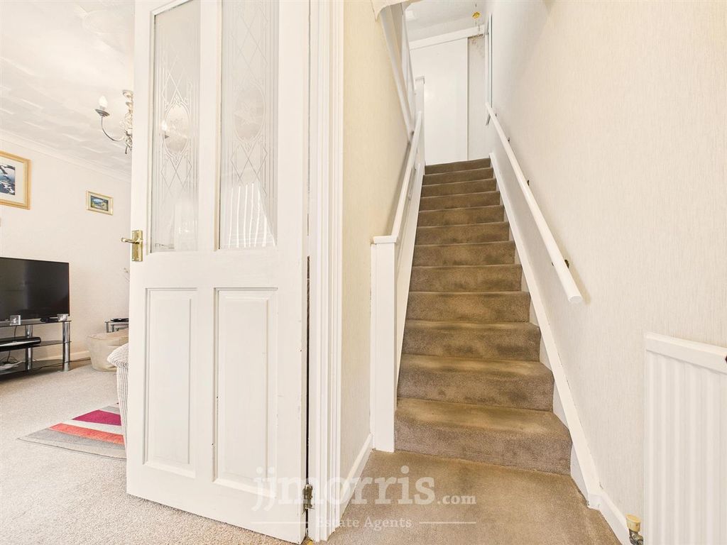 Property photo 2 of 19 Hallway