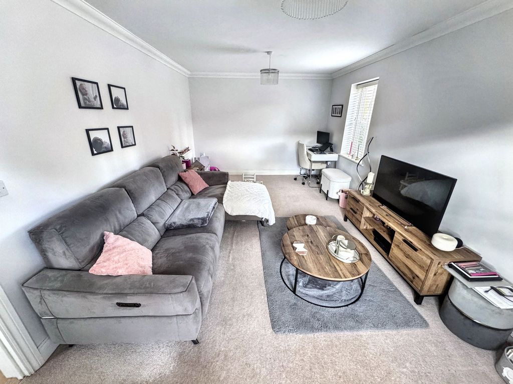 Property photo 2 of 25