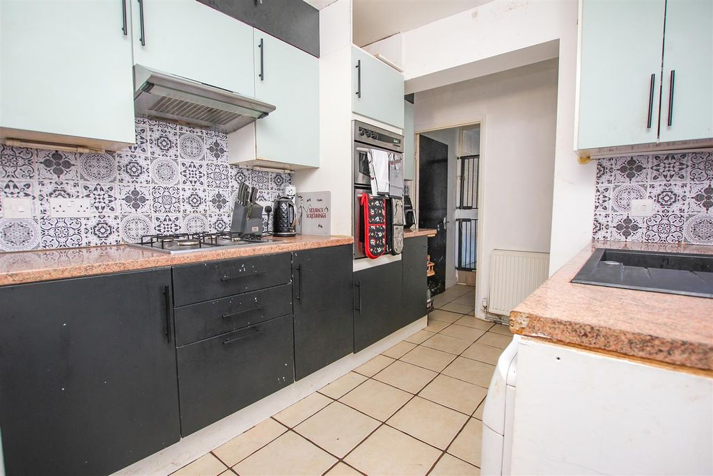 Property photo 3 of 20 Kitchen