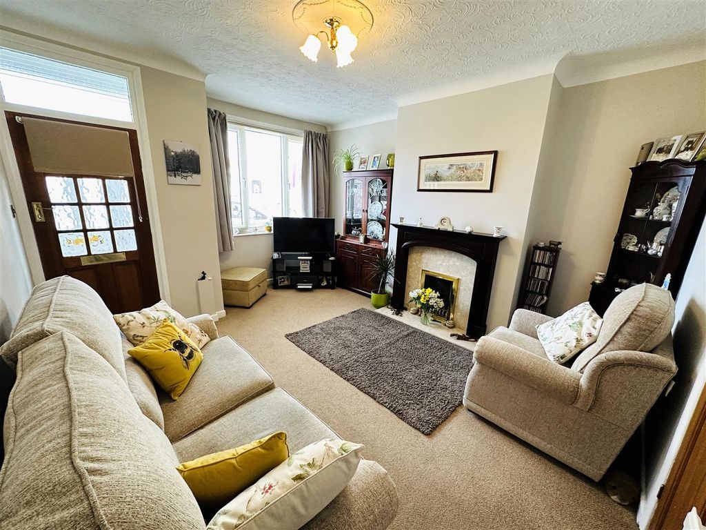 Property photo 2 of 15 Lounge