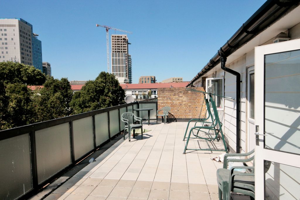 Property photo 1 of 9 Sidney Street, Whitechapel