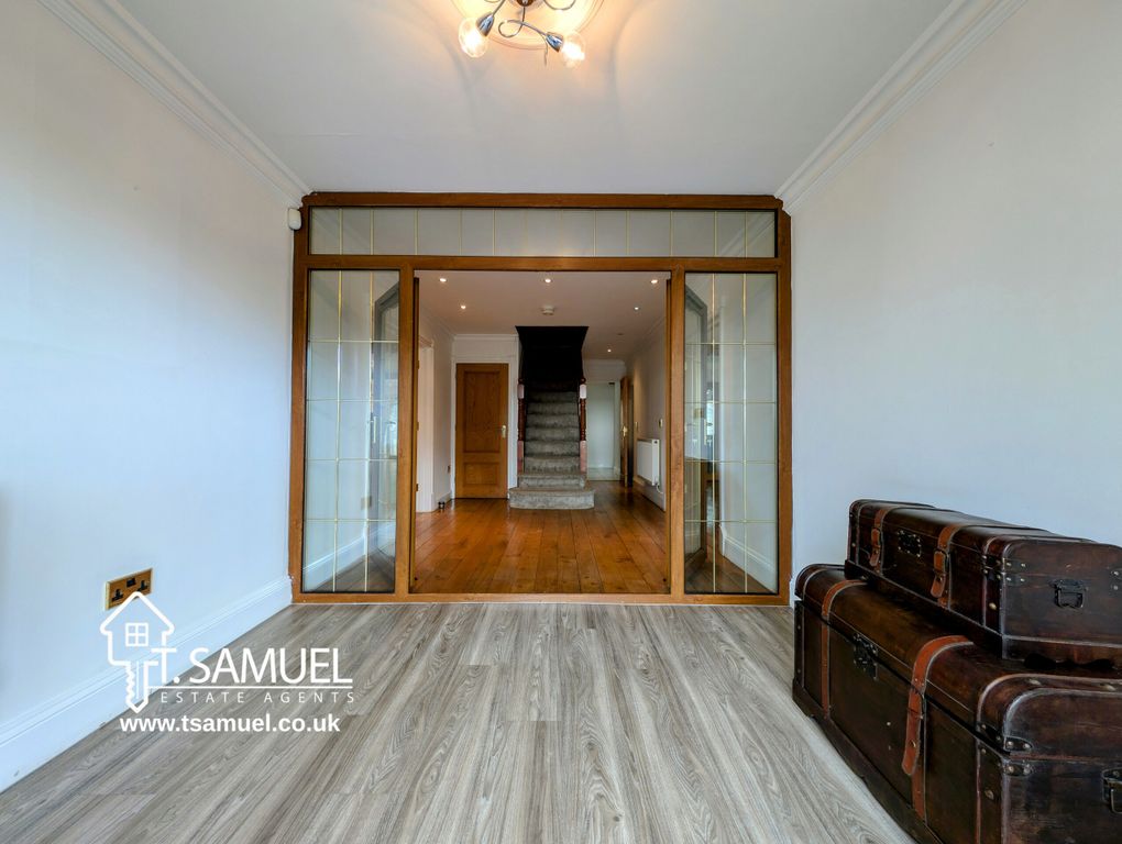 Property photo 3 of 43 Entrance Porch