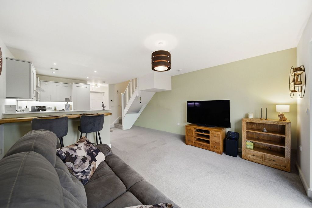 Property photo 2 of 28