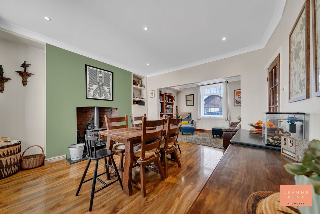 Property photo 3 of 37