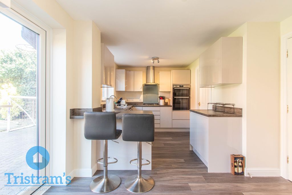 Property photo 2 of 35