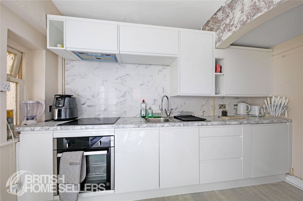 Property photo 2 of 16 Picture No. 15