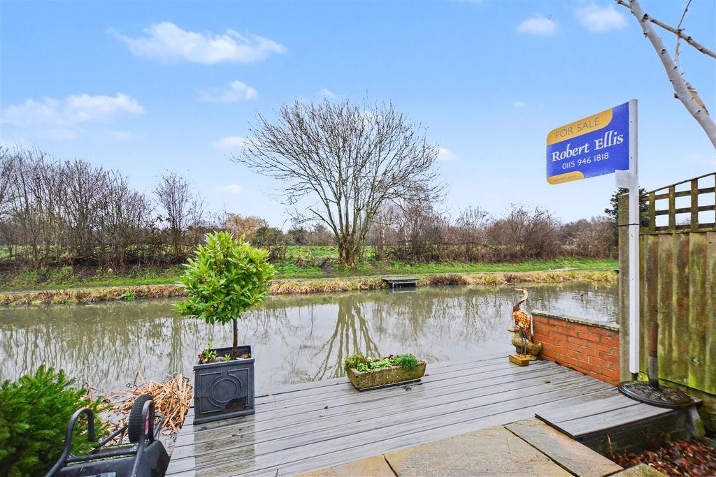 Property photo 3 of 29 Outside