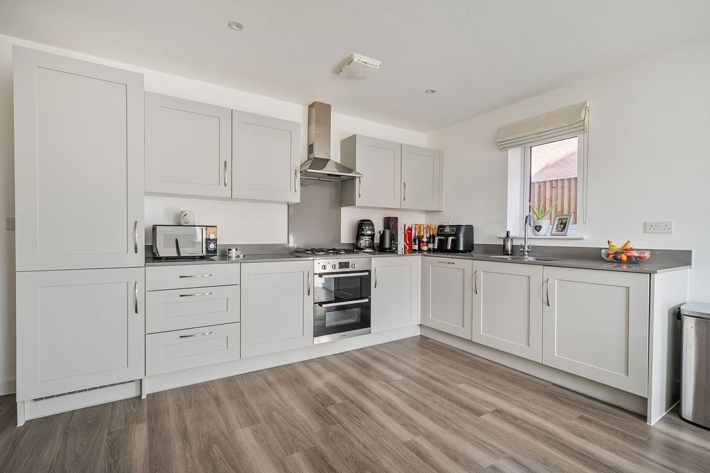 Property photo 2 of 23