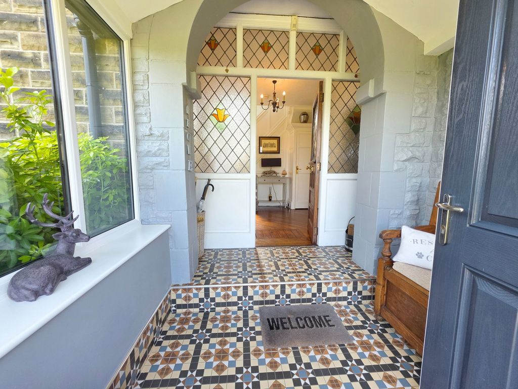 Property photo 3 of 34