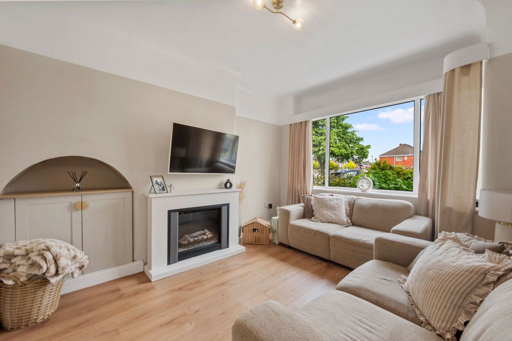 Property photo 2 of 31