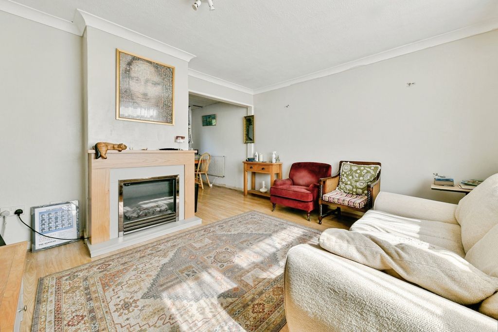 Property photo 3 of 19 Living Room