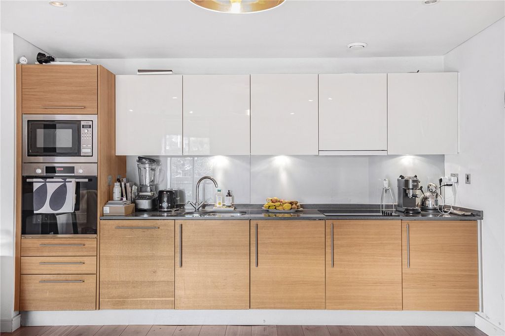 Property photo 3 of 14 Kitchen