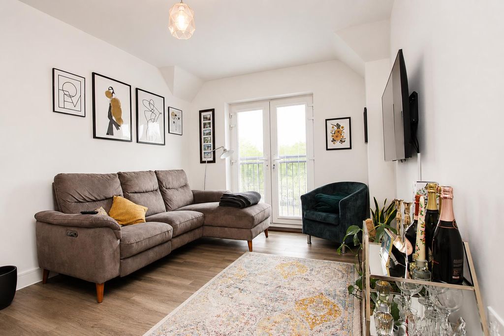 Property photo 3 of 10 d6Beea33-B271-4Ef9-861B-0Ad64A1Cbf10.Png