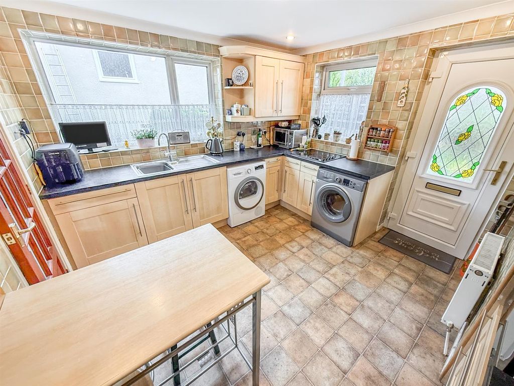 Property photo 2 of 23 Kitchen/ Breakfast Room