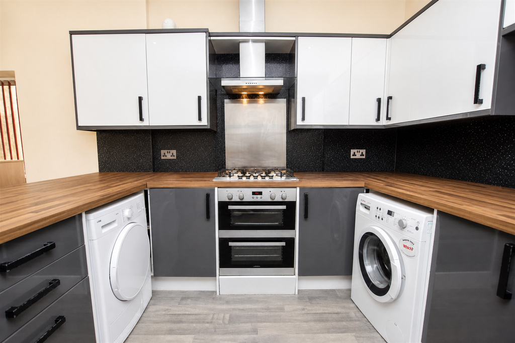 Property photo 1 of 9 Open Plan Kitchen/ L