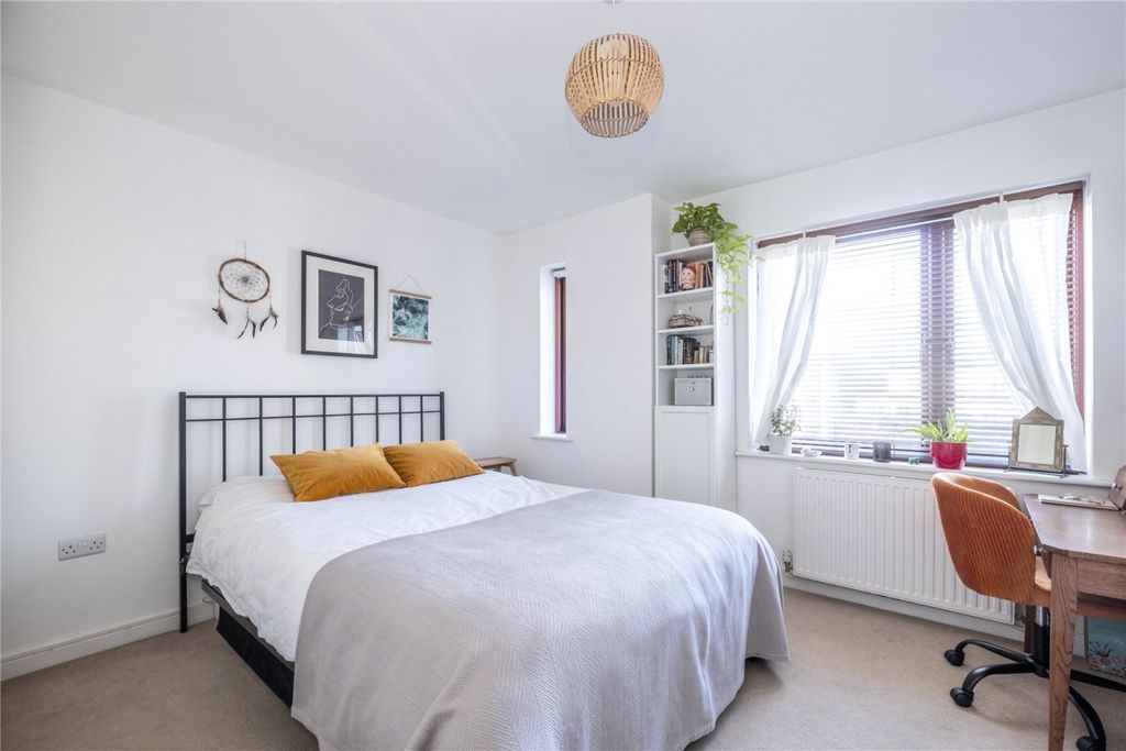 Property photo 3 of 9 4